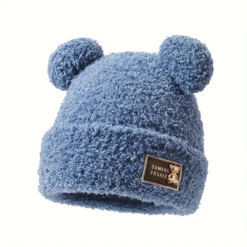 The blue beanie, which offers calmness and elegance together, will bring the Decadence of the sky to every combination.